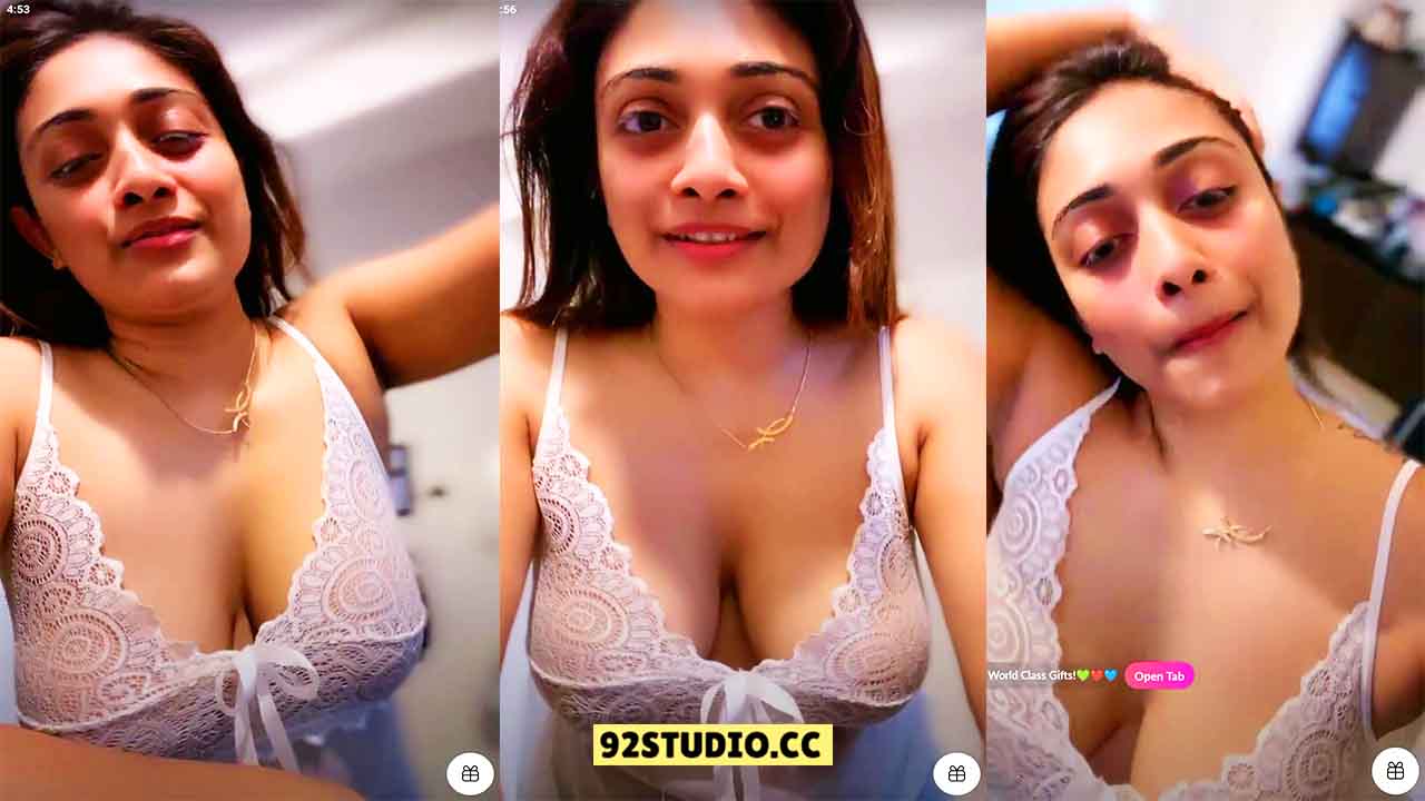 Famous Model Actress Satarupa Pyne Nefertiti Big Cleavage Show